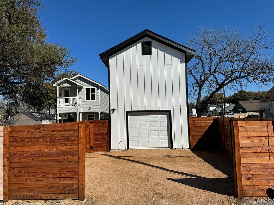 Private Parking and Entrance to Studio Apartment