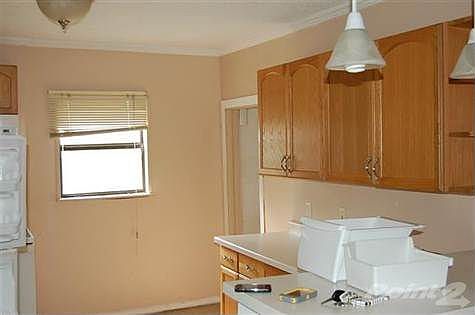 3rd image of 902 N Main St