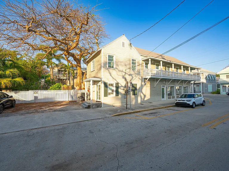1110 Truman Ave — Photo 19