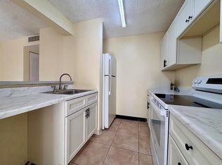 710 Meadows Cir, Boynton Beach, FL 33436