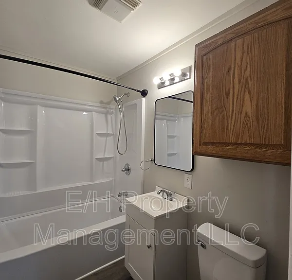 1121 E Luther St — Photo 17