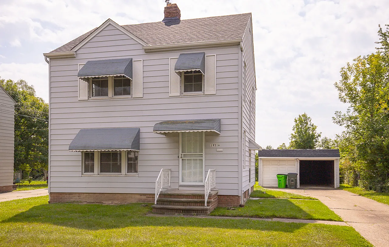 3 bed, 1152 sqft, $1,950 — Photo 1