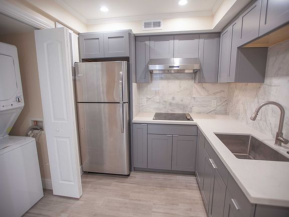 2nd image of 52 Camelot Ct