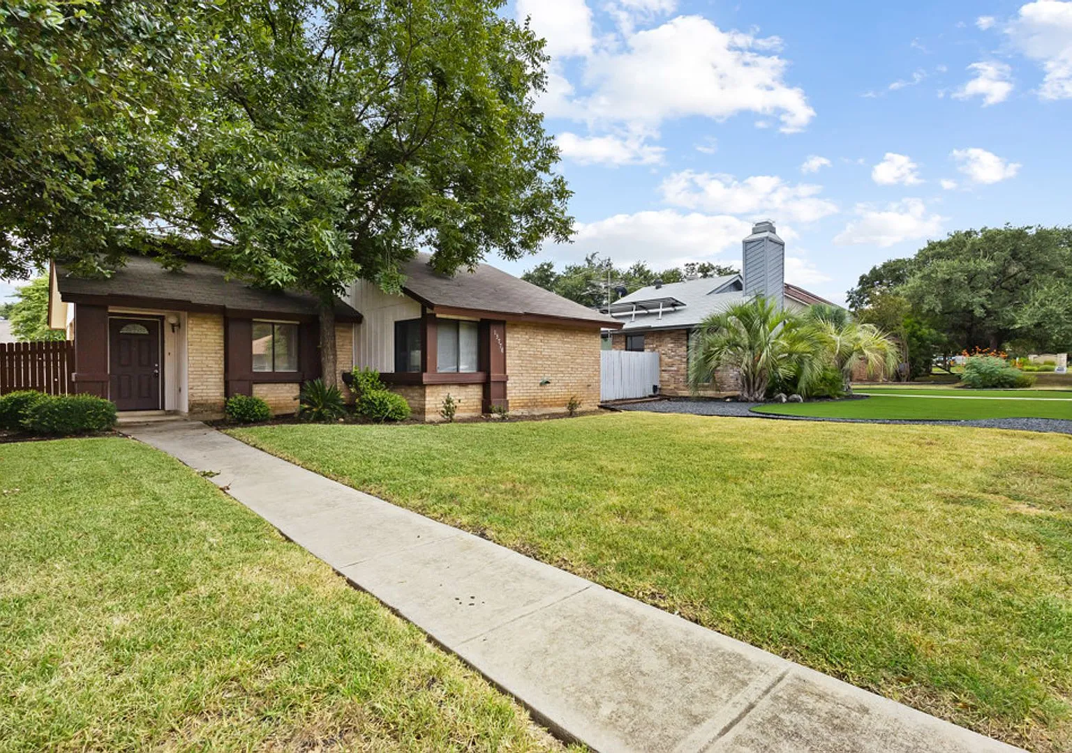 2 Bedroom/2 Bath Castle Hills Subdivision — Photo 2