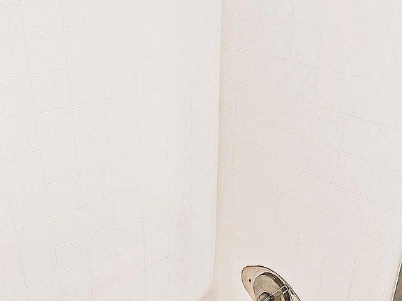 3rd image of 946 Bronx Park S #2