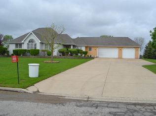 2855 N 4360th Rd, Sheridan, IL 60551