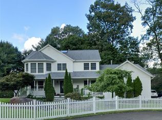 4 Cooper Ct, Suffern, NY 10901