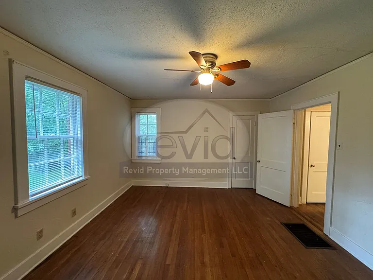 585 N Avalon St — Photo 11