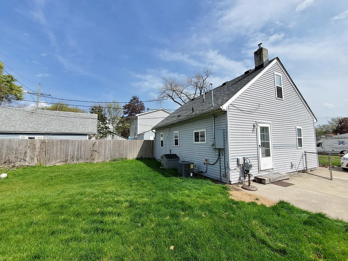 Building Photo - 1251 E Kalama Ave