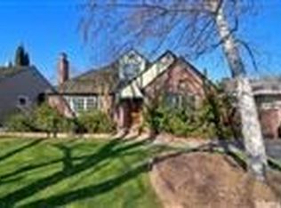 2918 Land Park Dr, Sacramento, CA