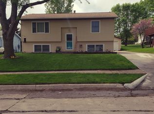 816 Mockingbird Dr, Carroll, IA 51401