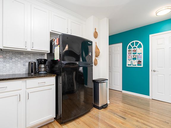 4th image of 324 Wisconsin Ave APT B