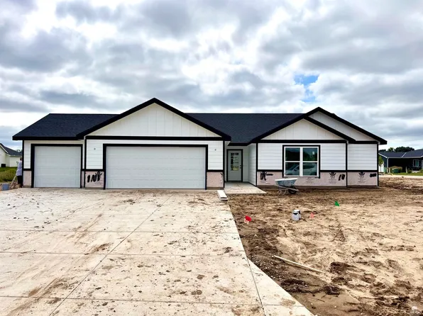 8402 Brett Dr, Manhattan, KS 66502