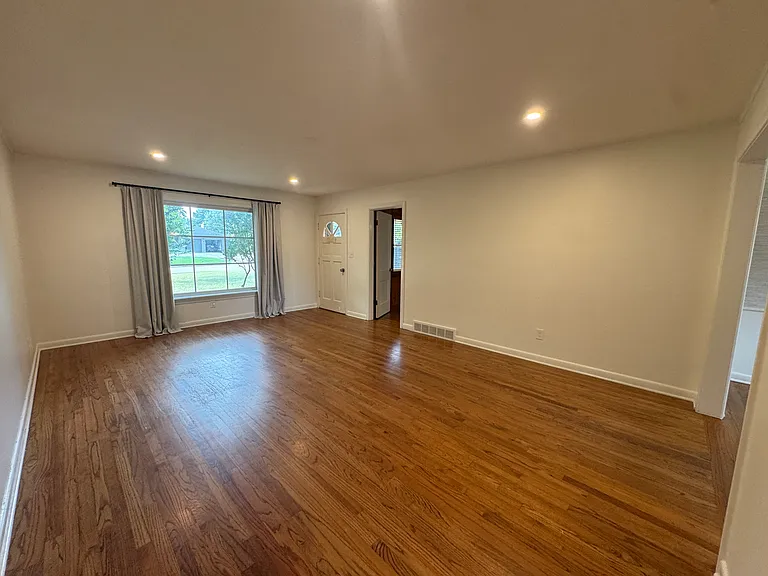1803 Dorchester Dr — Photo 3