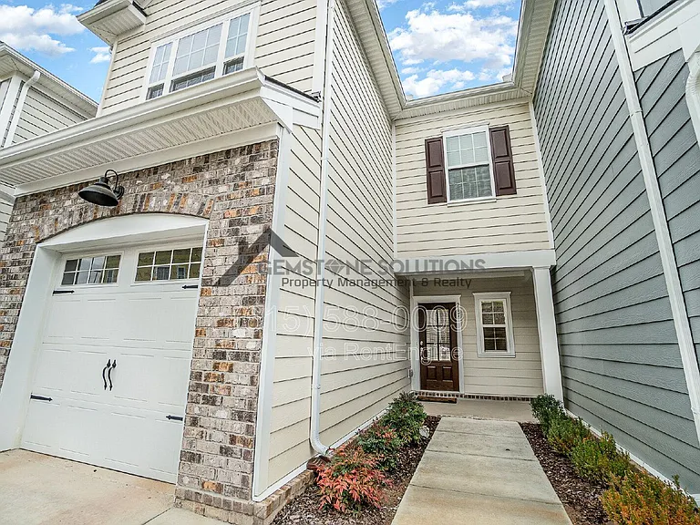 217 Kinsale Dr — Photo 1