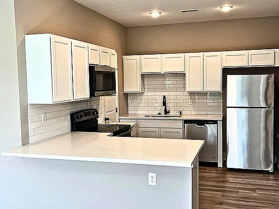 4 bed, 1280 sqft, $1,700 — Photo 4