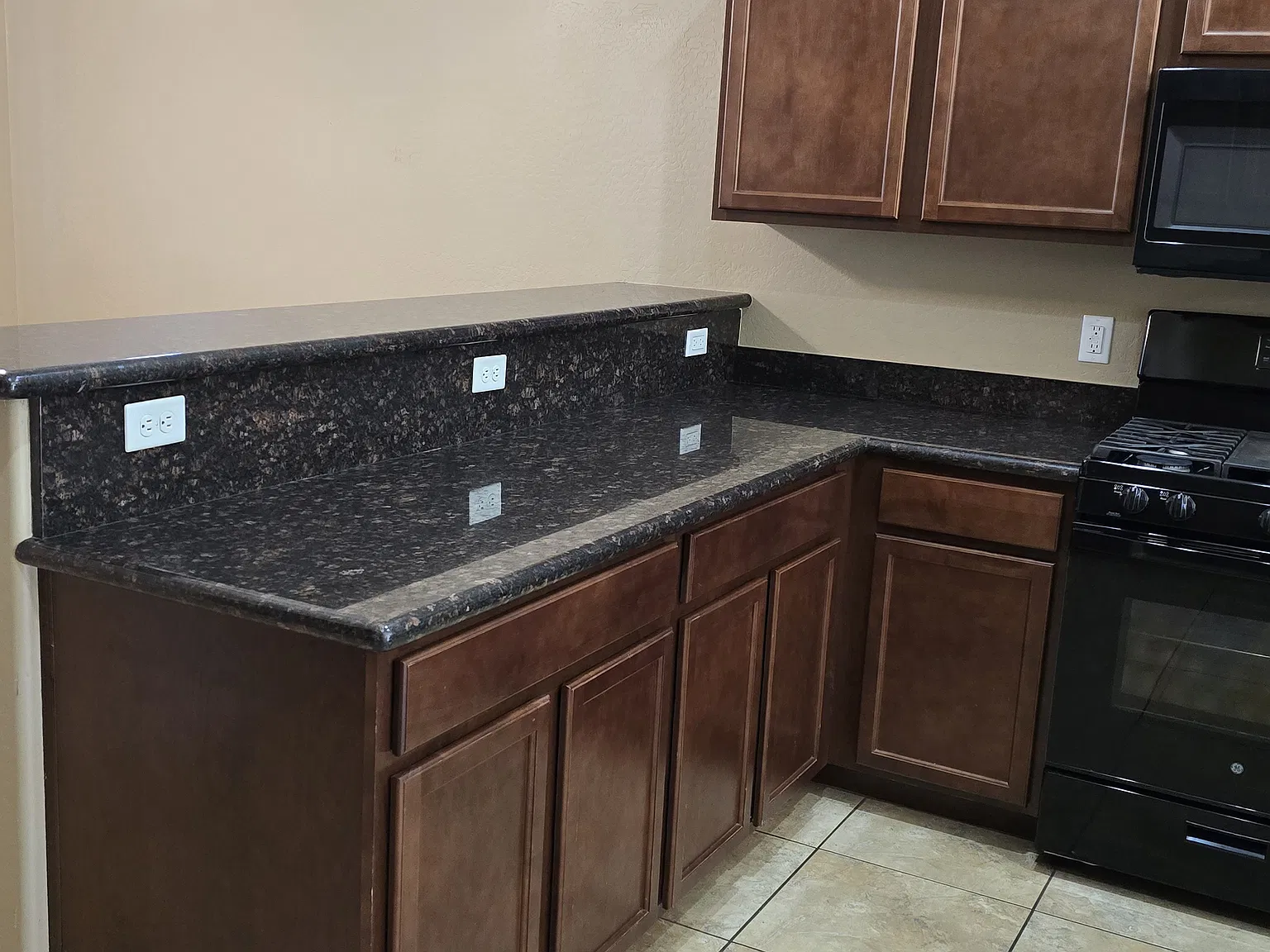 3 bed, 1679 sqft, $2,650 — Photo 2
