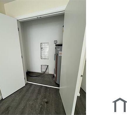2nd image of 2423 Barker Ave