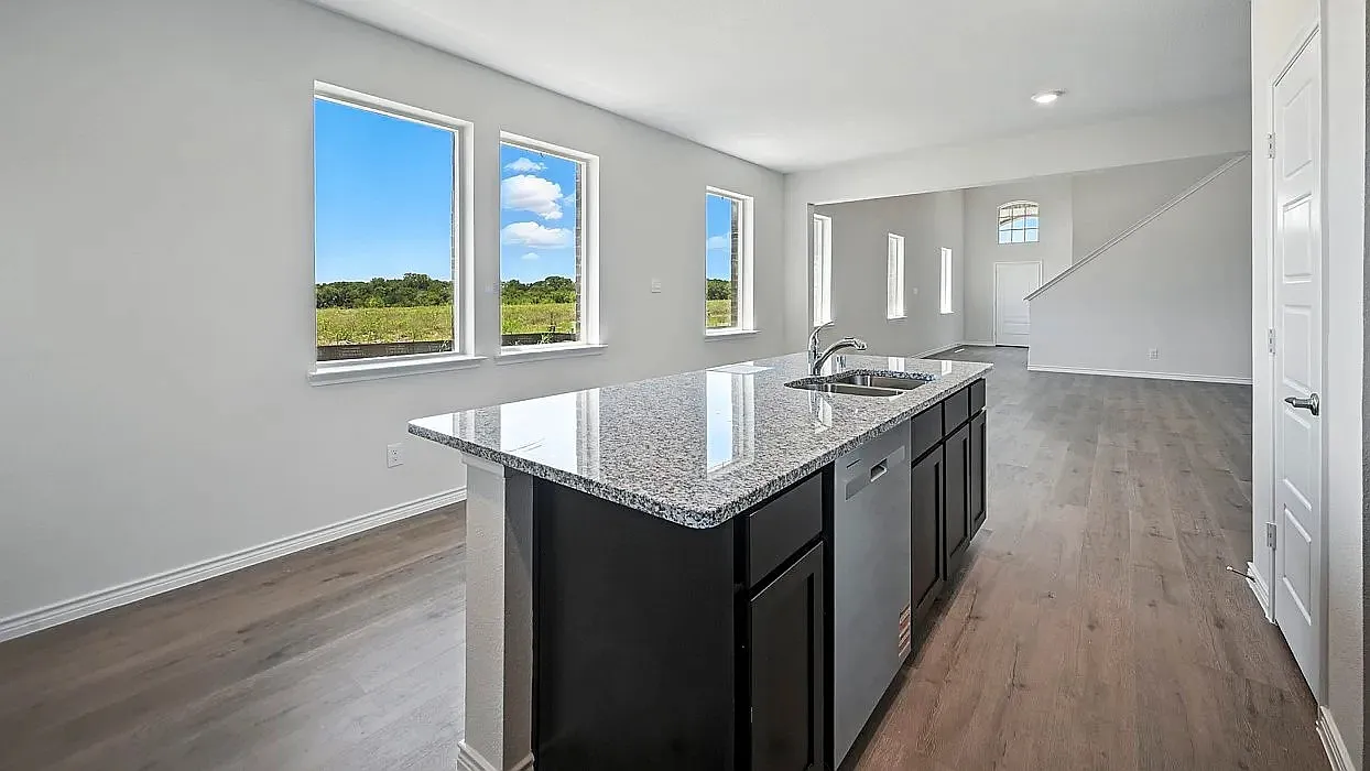 4 bed, 2988 sqft, $3,285 — Photo 2