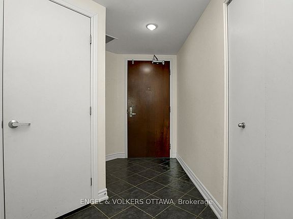 3rd image of 234 Rideau St #1008
