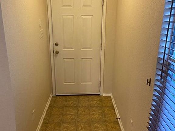 3rd image of 9930 Sungate Park