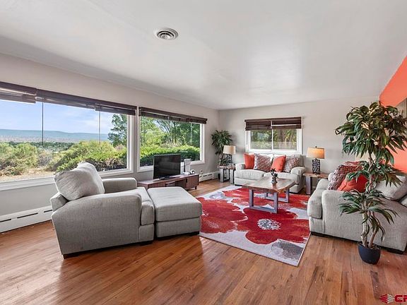 2nd image of 647 Garnet Avenue