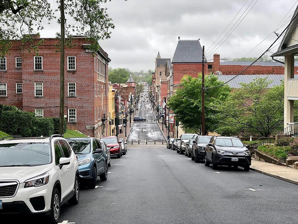 E Beverley looking downtown