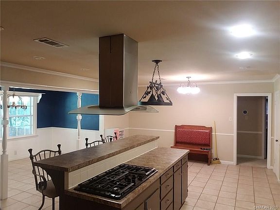 5th image of 742 Wesley Ave