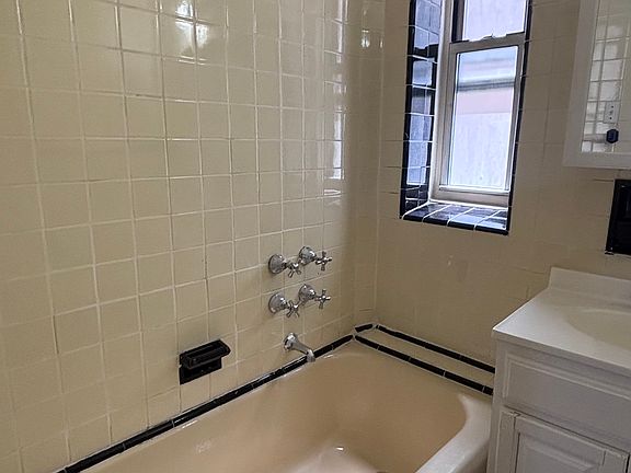 5th image of 77-20 Austin St APT 3D