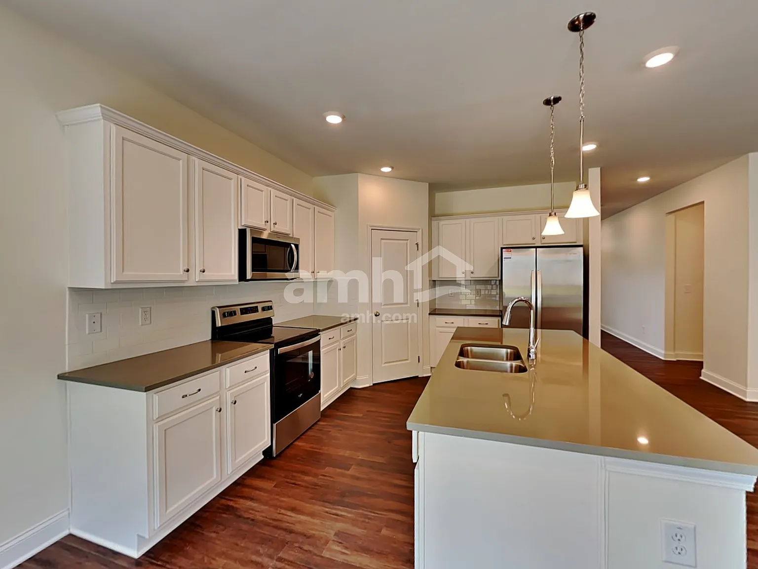 5 bed, 3.0 bath, 2850 sqft, $2,770 — Photo 3