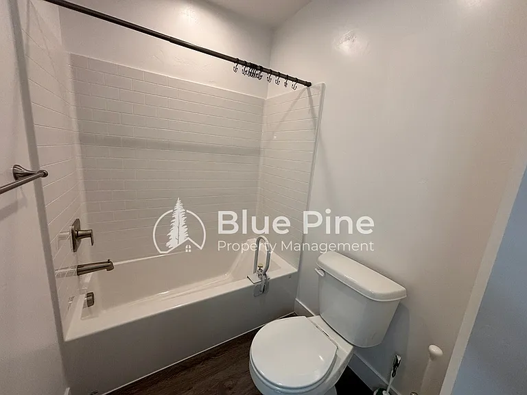 5760 Wildrose Ave — Photo 15