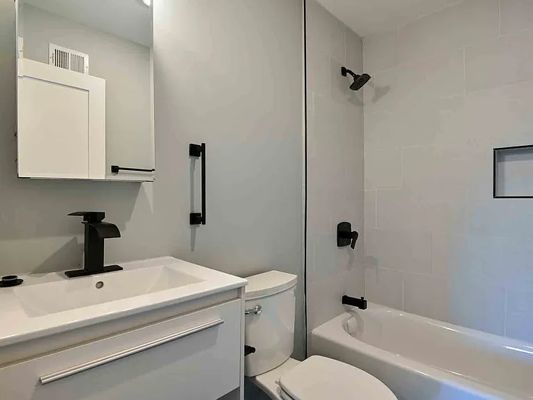 2641 4th St NE #1 — Photo 12
