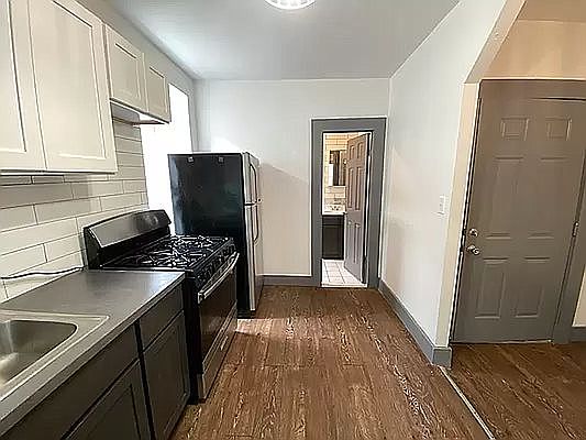 2nd image of 1930 Pacific St #3S