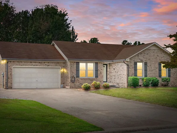 1404 S Shadowlawn Ct, Clarksville, TN 37040