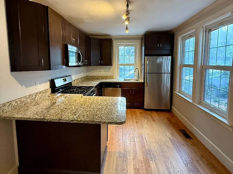 4 Braemore Rd #1 — Photo 9
