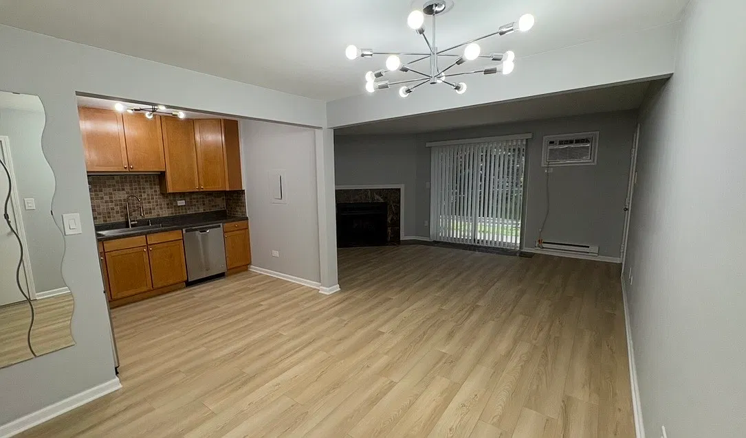 2 bed, 900 sqft, $1,649 — Photo 1