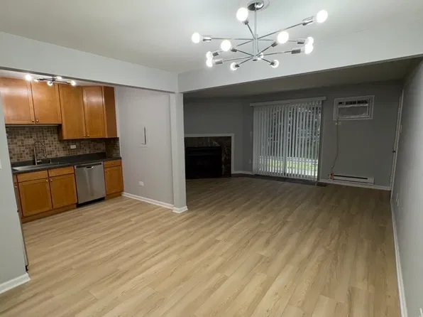 446 E Osage Ln APT 1B, Palatine, IL 60074