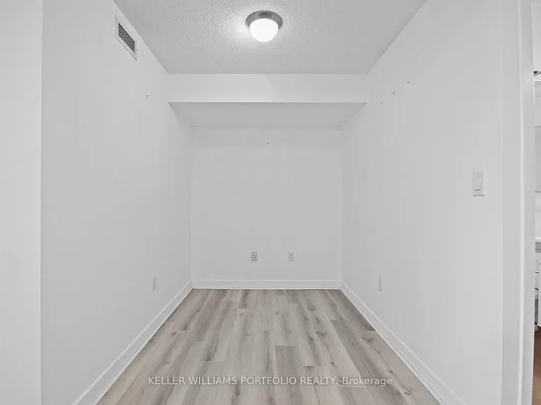 15 Fort York Blvd W #3907 — Photo 37