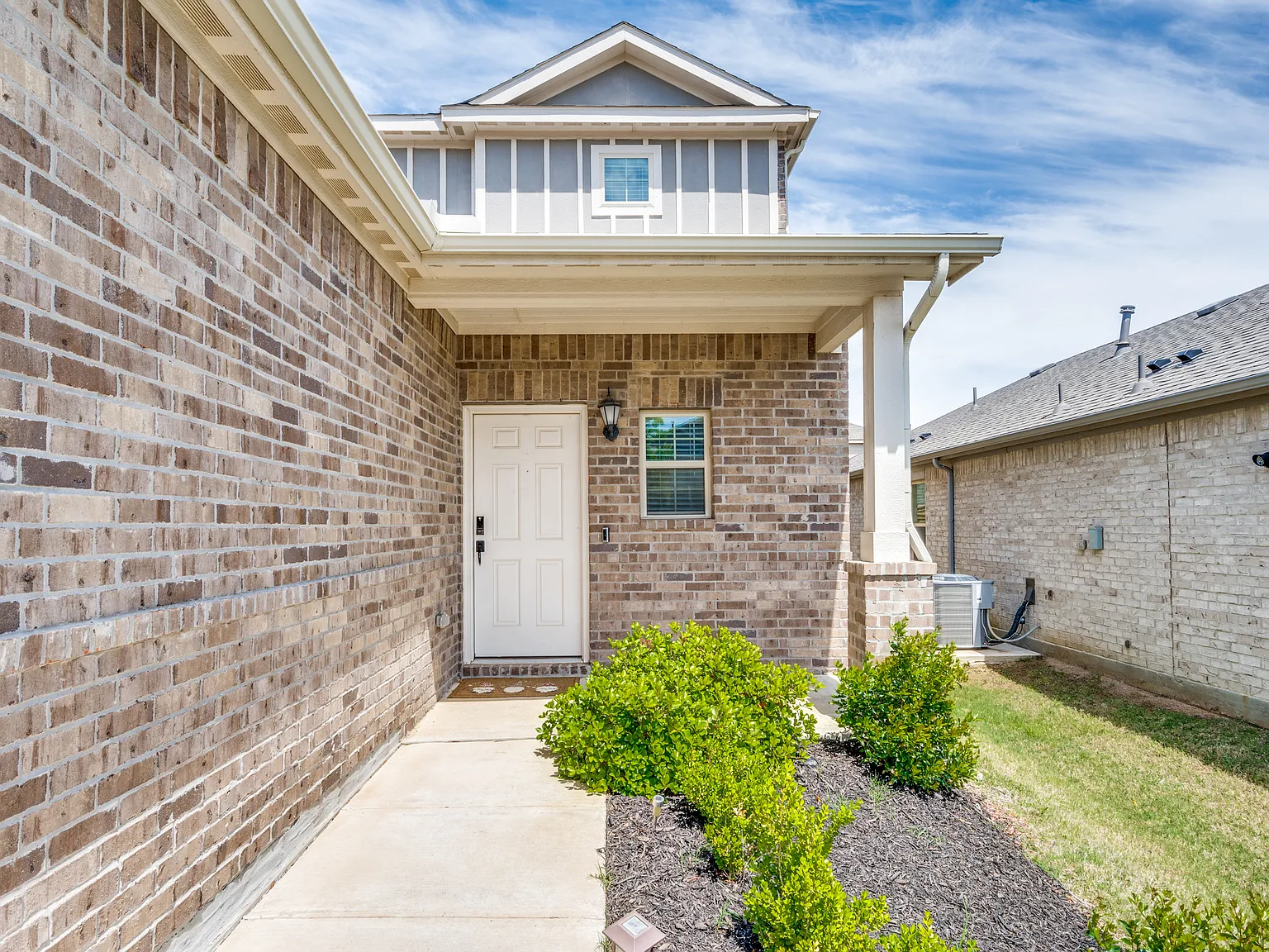 4 bed, 2.5 bath, 2451 sqft, $2,395 — Photo 3