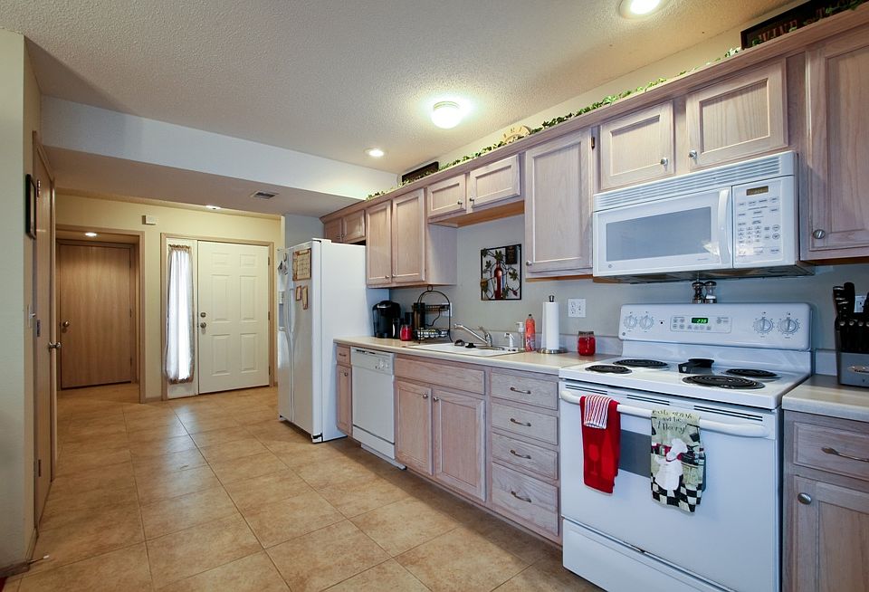 Kitchen, Front Entry