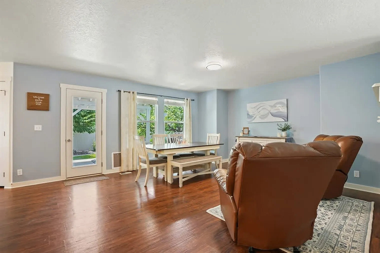 5 bed, 2.0 bath, 990 sqft, $6,246 — Photo 2