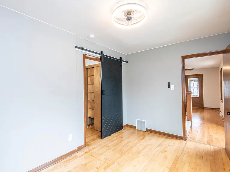3500 S Clement Ave — Photo 13