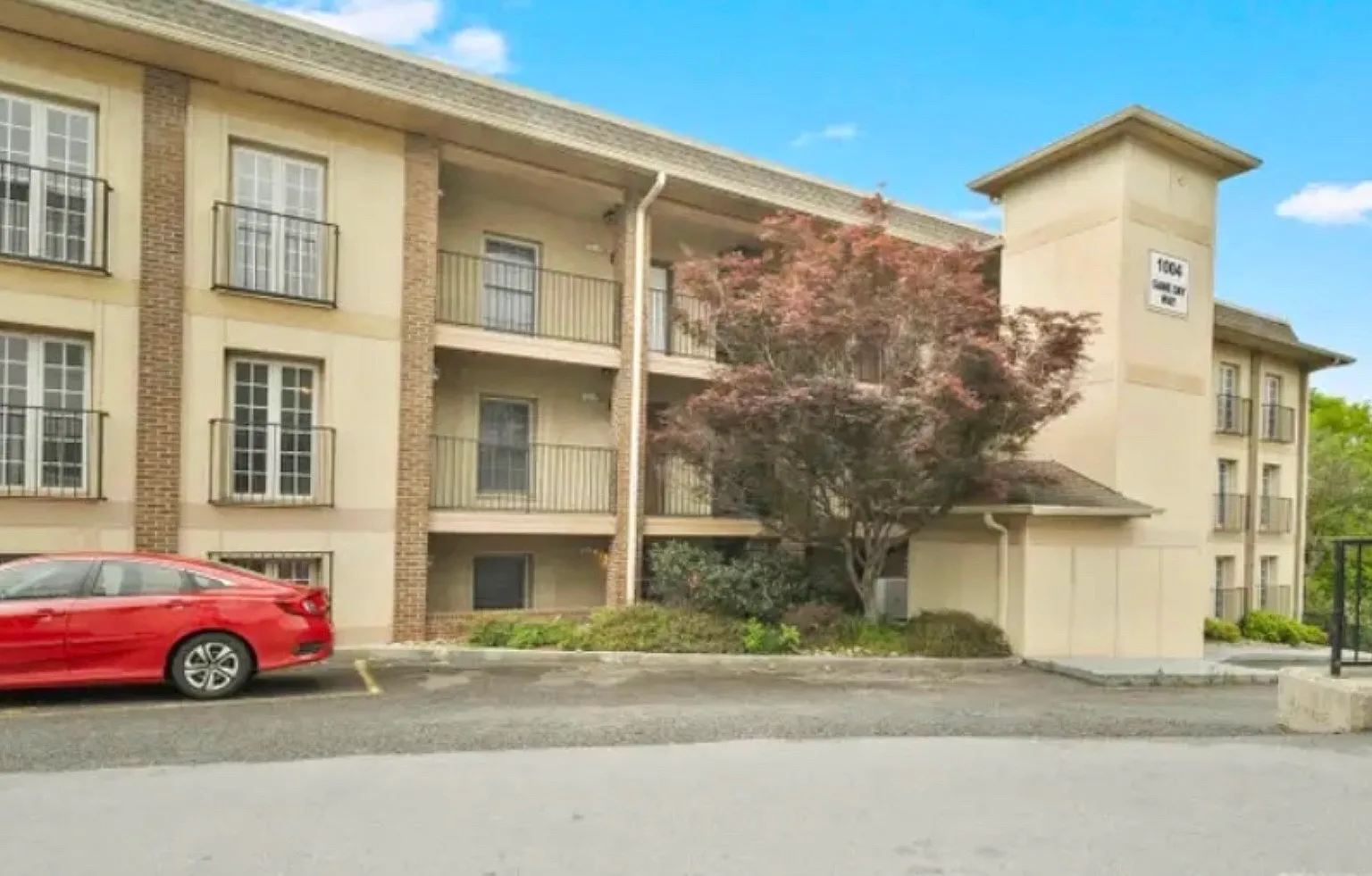 3 bed, 1312 sqft, $850 — Photo 2