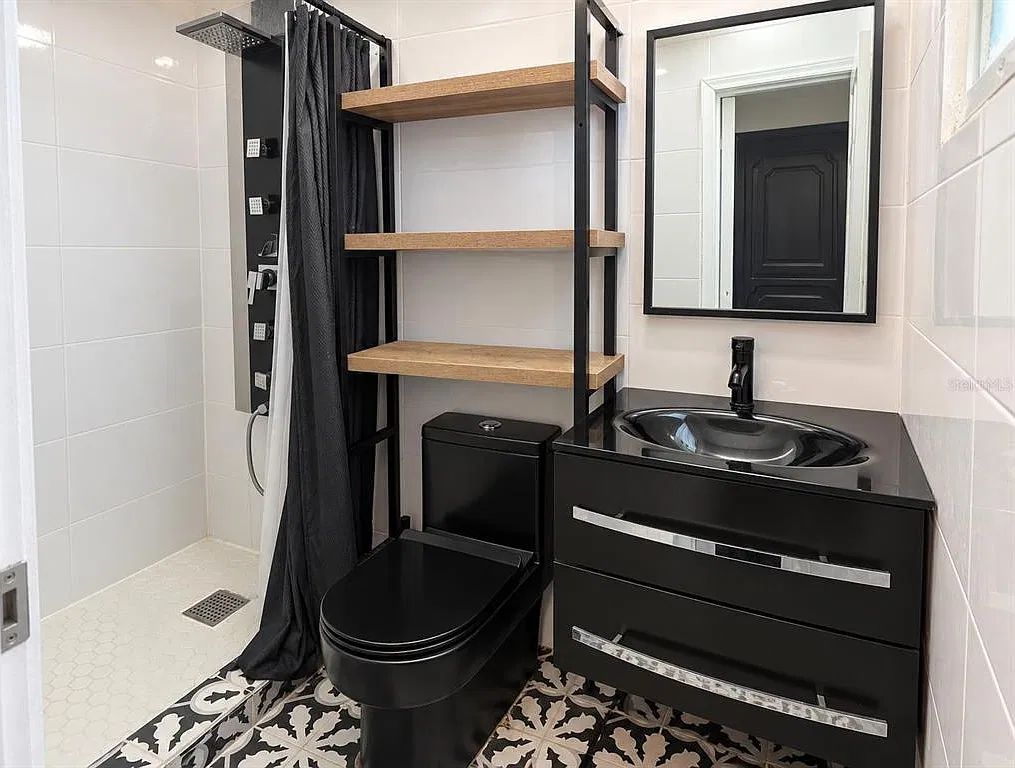 Studio, 1.0 bath, 500 sqft, $1,200 — Photo 3