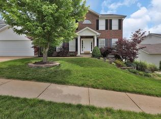 3128 Crystal Lake Dr, Saint Louis, MO 63129