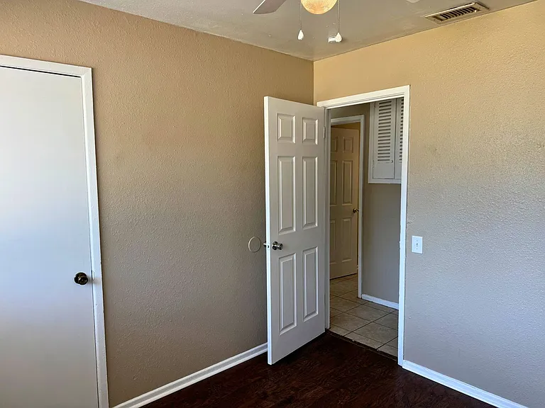1502 Parkdale Dr — Photo 11
