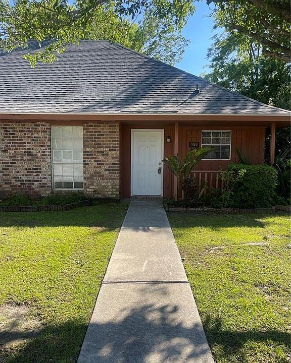 1st image of 160 Village Dr #160