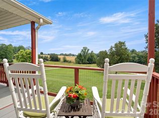 30 Countryside Dr, Hendersonville, NC 28792