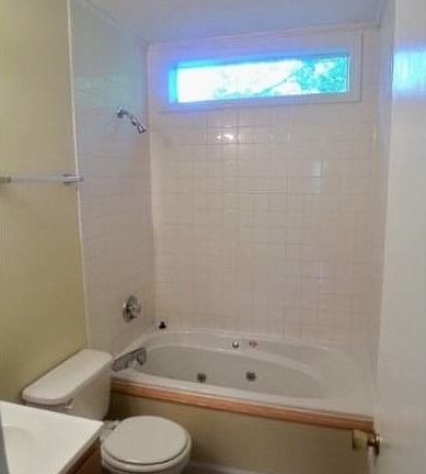 Bath with Jet-Tub