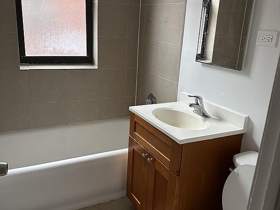 4th image of 6871 S Crandon Ave #2